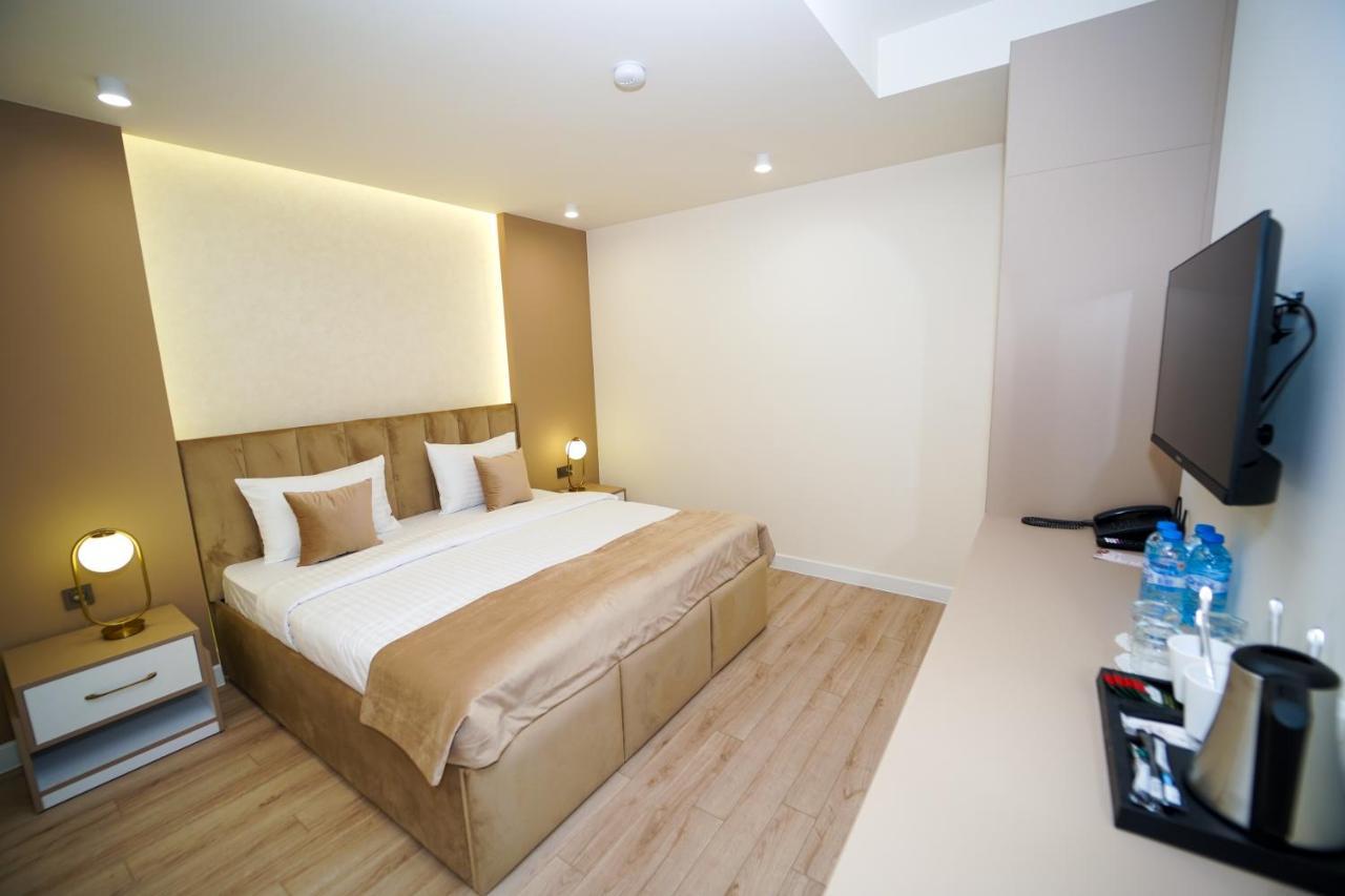 B&M Hotel Jerevan Eksteriør bilde